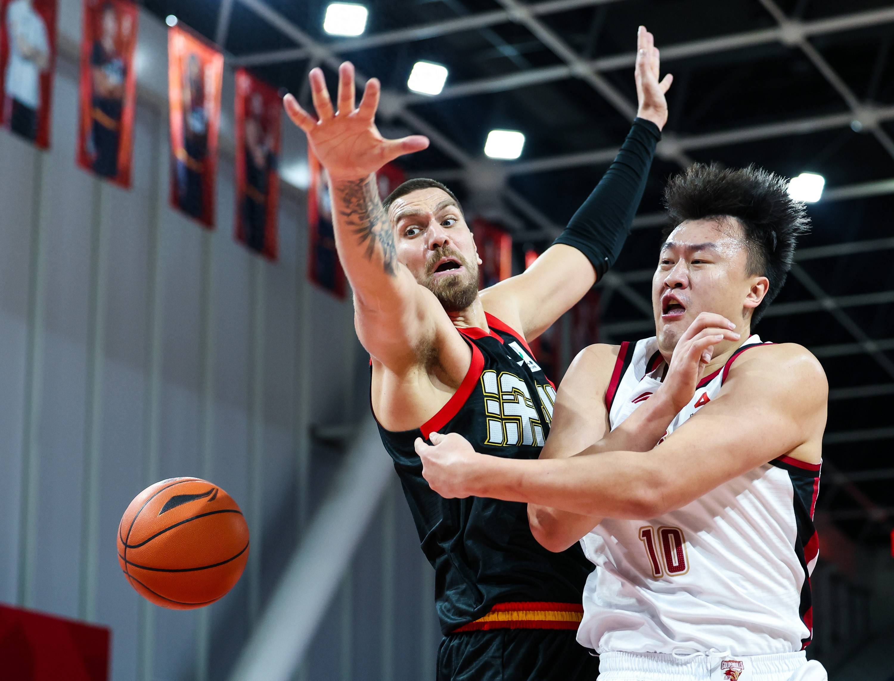 塔图姆在老鹰比赛中关键助攻浙江队强势反弹备战法国杯，网友：金州勇士回应争议备战意甲的简单介绍